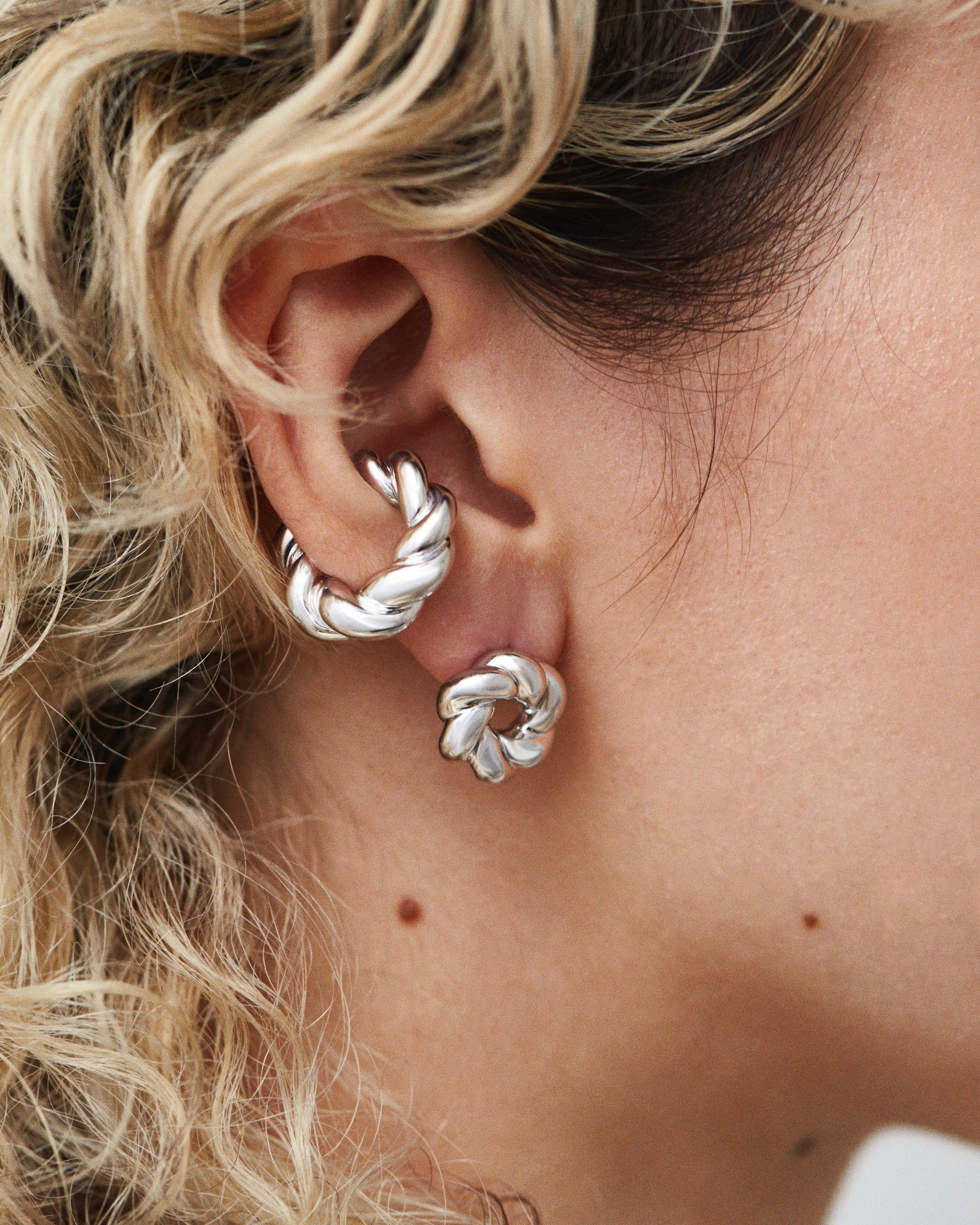 sumikaneko vortex pierce シルバーピアス simoe】Conel Loop Pierce | ピアス シルバー/ゴールド