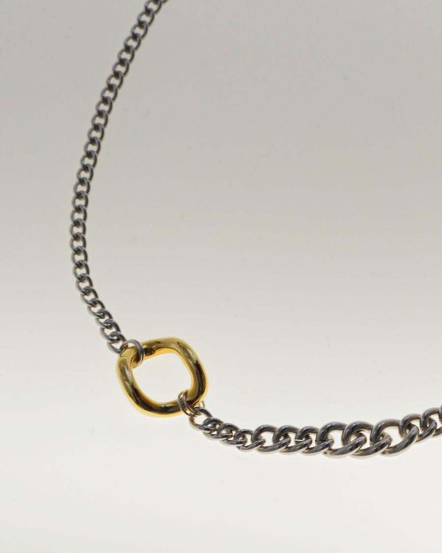 Hug Necklace 01